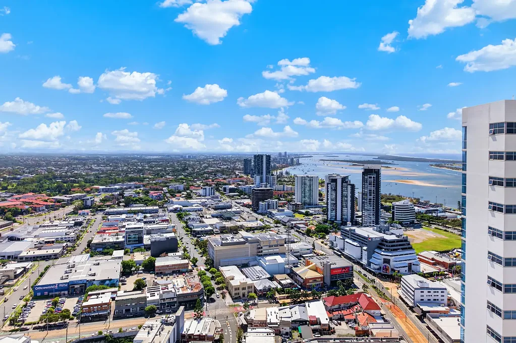 Southport 2房  Location, Lifestyle and More! 2 bed plus Separate Study