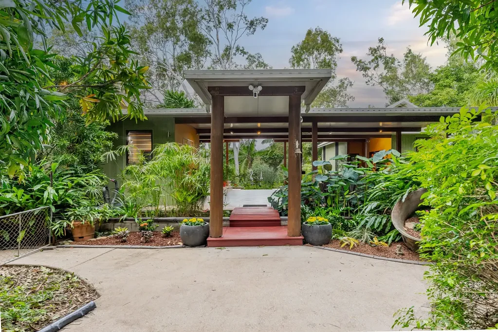 33 Alligator Creek Road, Alligator Creek, QLD 4816