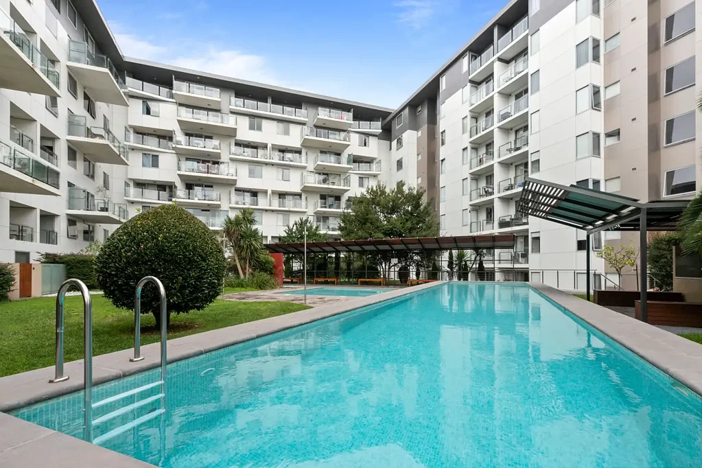 Light-Filled Apartment in the Heart of the City