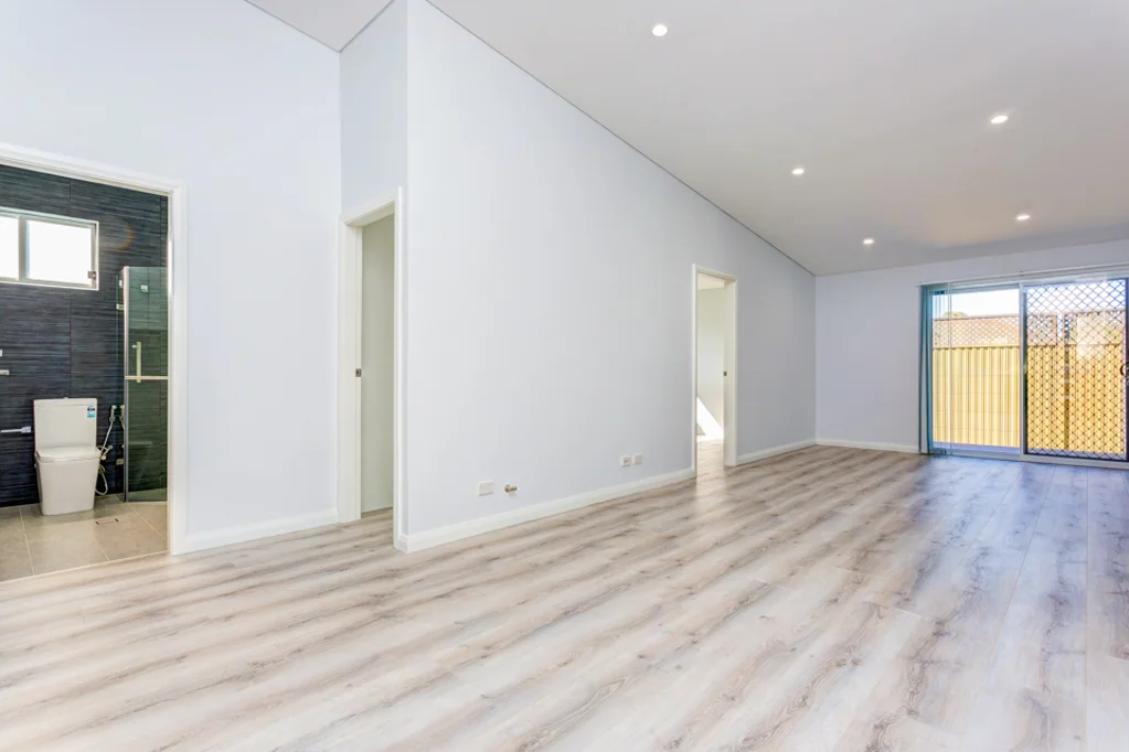 Spacious & Modern 3-Bedroom Flat in Prime Guildford Location!!