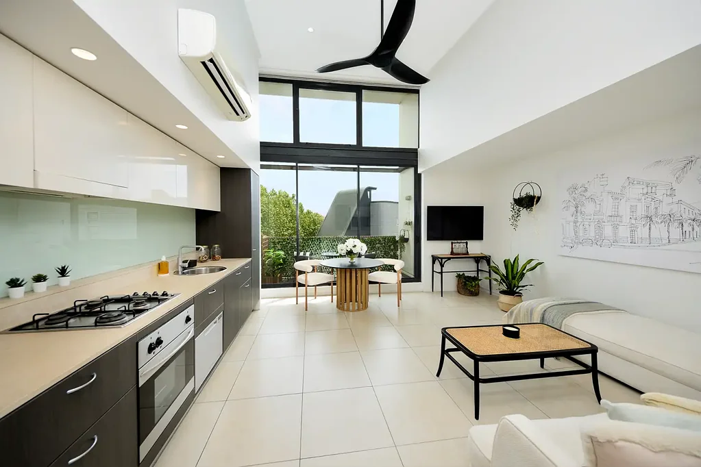 Beautiful, stylish executive fully furnished apartment
