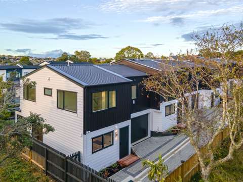 Blockhouse Bay 3房  Stunning New Homes – A Must See!