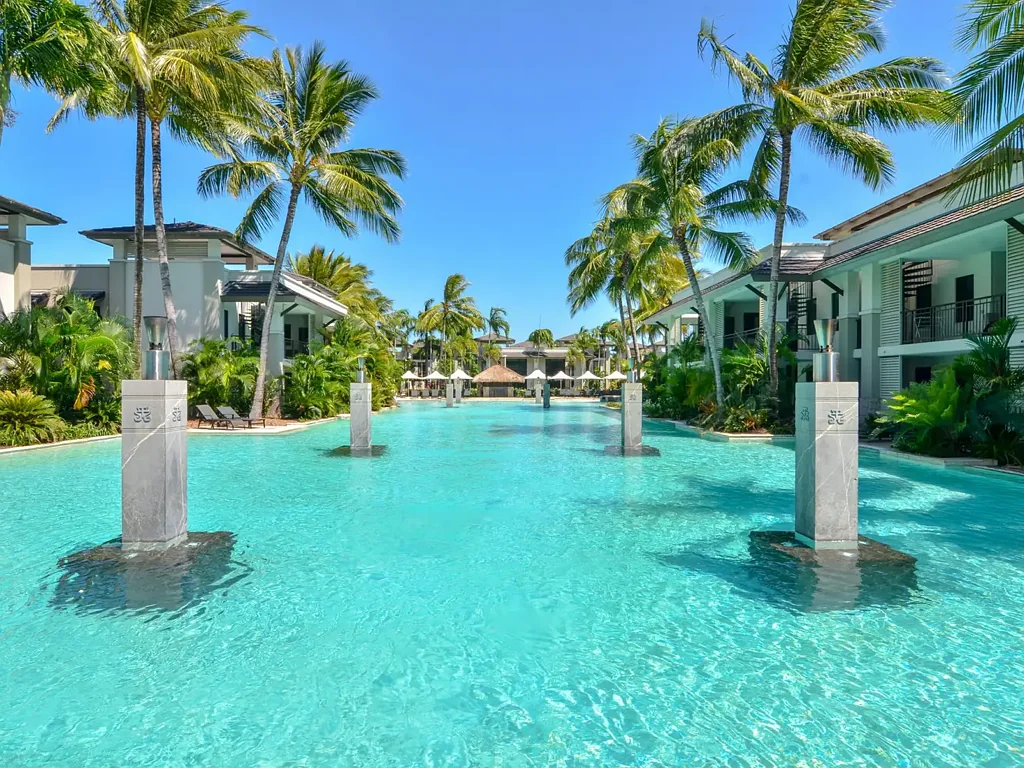 Port Douglas 3 Bedroom 3 X BEDROOM POOL VIEW PENTHOUSE APARTMENT - NEW BATHROOMS & OWN GARAGE..