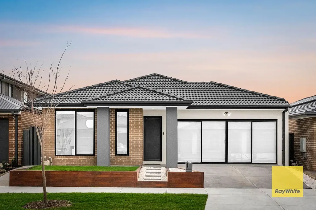 Rockbank 4 Bedroom Stunning Family Home in ROCKBANK