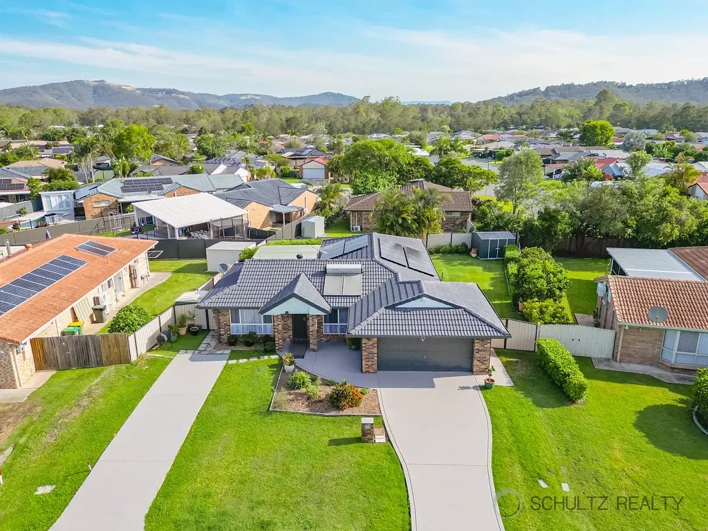 Windaroo 4Moenga Freshly painted, 4 bedroom Family Home with 2 Driveways, Side Access and Parking for Caravan or Boat