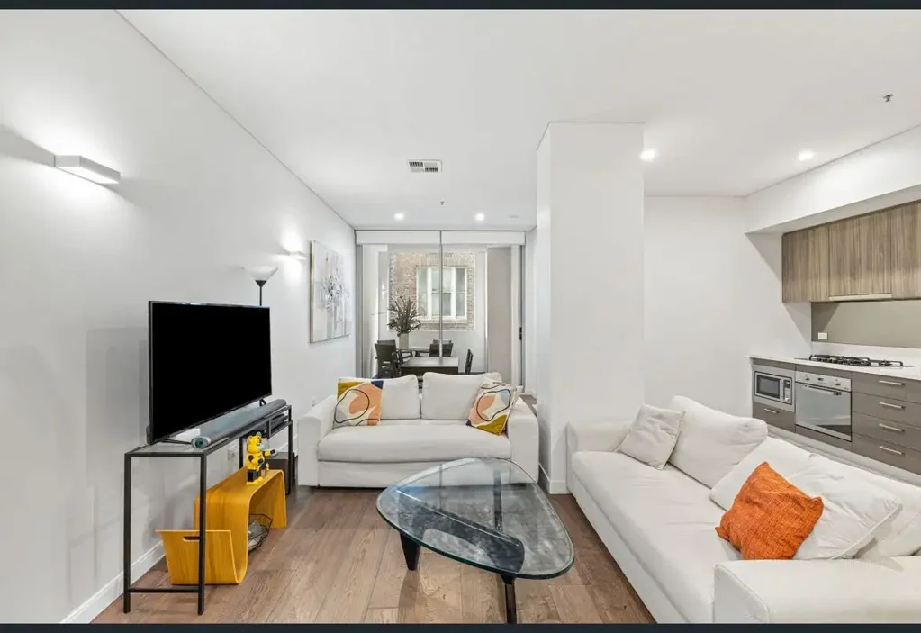 FULLY FURNISHED MOVE-IN READY MODERN 2 - BEDROOM APARTMENT IN PRIME ULTIMO LOCATION