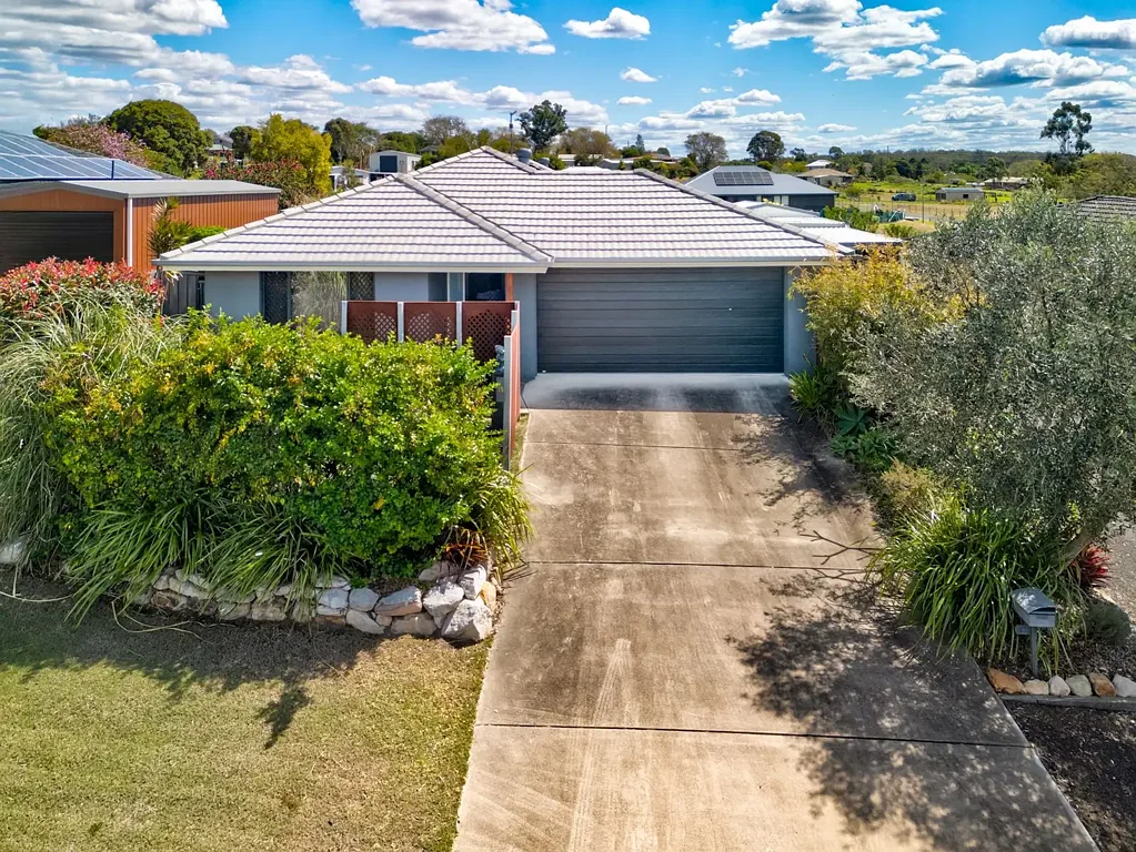 Lowood 3房  Immaculate Family Home - Your Dream Awaits!