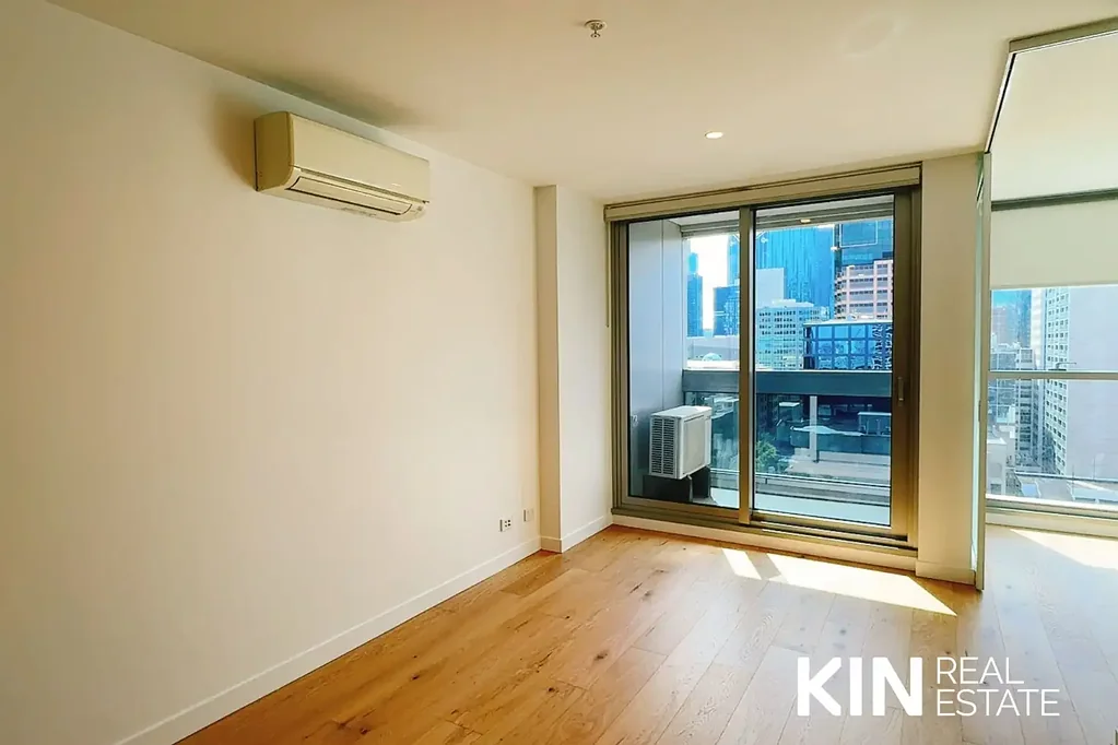 Stylish & Modern 2-Bedroom Apartment with Parking in the Heart of Melbourne
