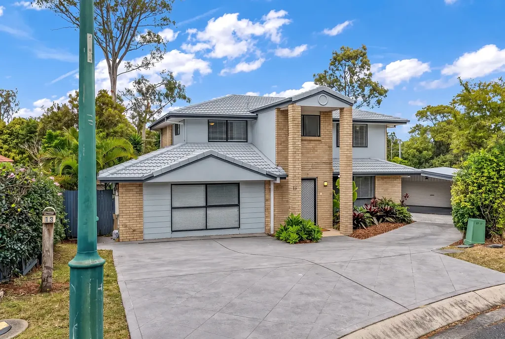 Cornubia 4બેડરૂમ AN IMPRESSIVE AND SPACIOUS FAMILY HOME WITH SHED