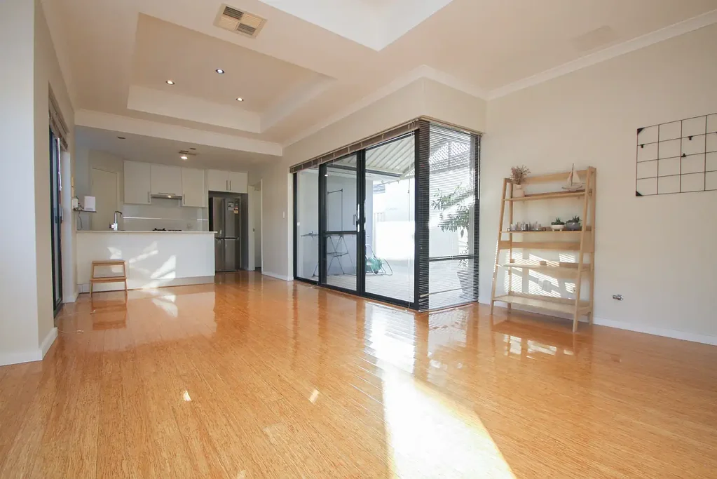 LOW MAINTENANCE 3x2x2 FAMILY HOME