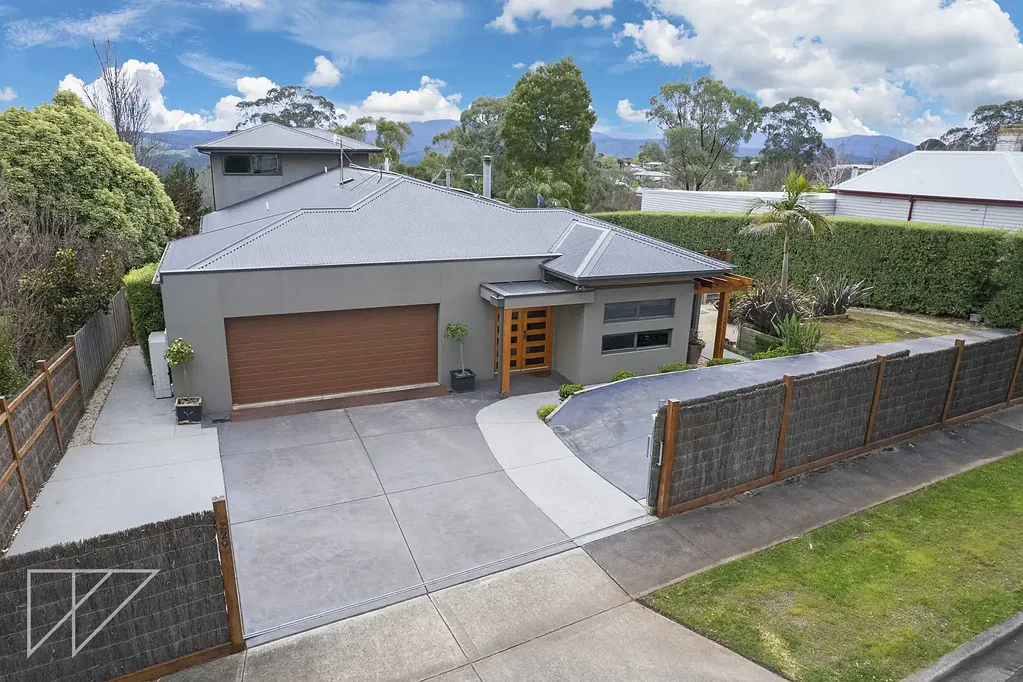 Neerim South 5 Bedroom Exceptional Family Living on 3,404m² with Outstanding Views