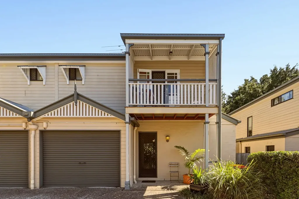Camp Hill 3 Bedroom The Ultimate Family Townhome - Private Courtyard & Direct Park Access