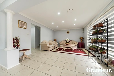 11 Bo Tree Place, Prestons, NSW 2170, 5 રૂમ, 2 બાથરૂમ, House