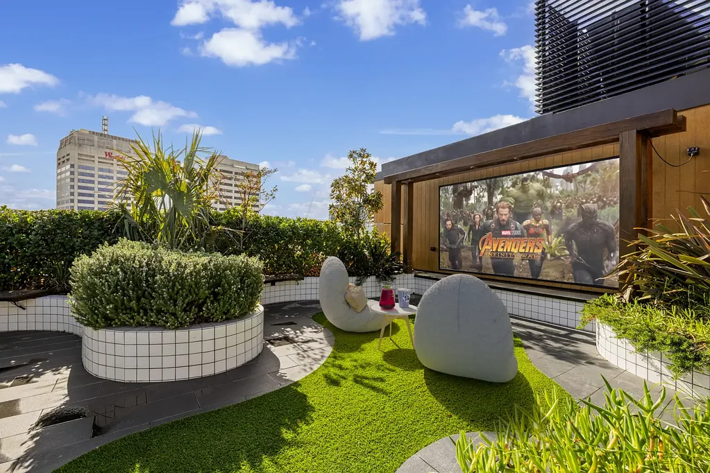 LIGHT FILLED FULLY FURNISHED LUXURY APARTMENT WITH ROOF TOP TERRACE + OUTDOOR CINEMA.