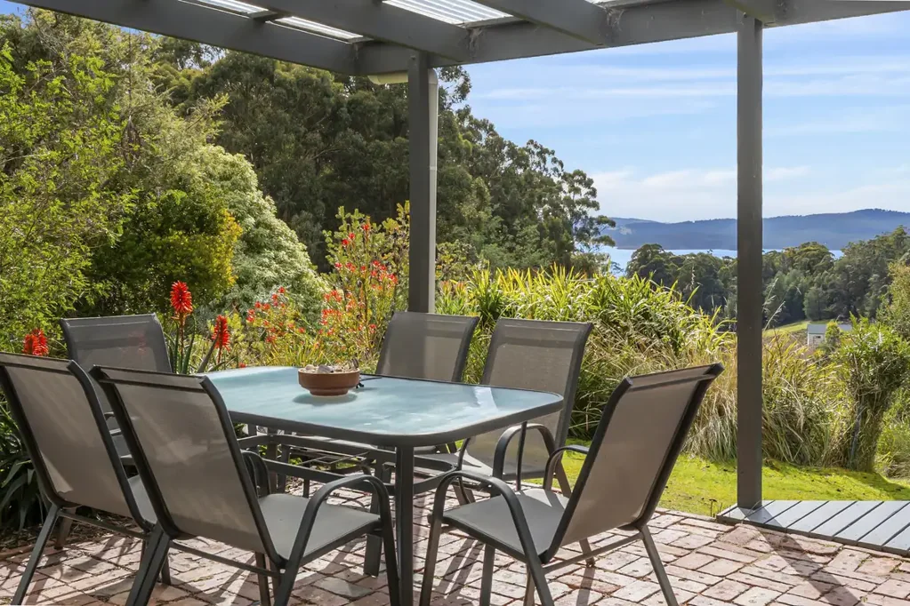 Flowerpot 3ਬੈੱਡਰੂਮ Sunny country living with sparkling water views