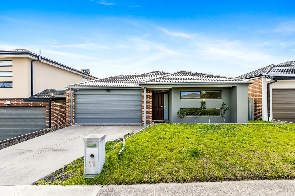 Modern Family Living in the Heart of Orchard Rise Estate