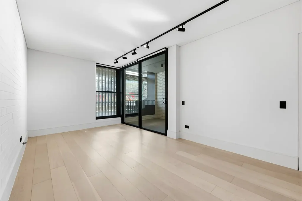 Designer Apartment With Parking In The Heart Of Bondi Junction