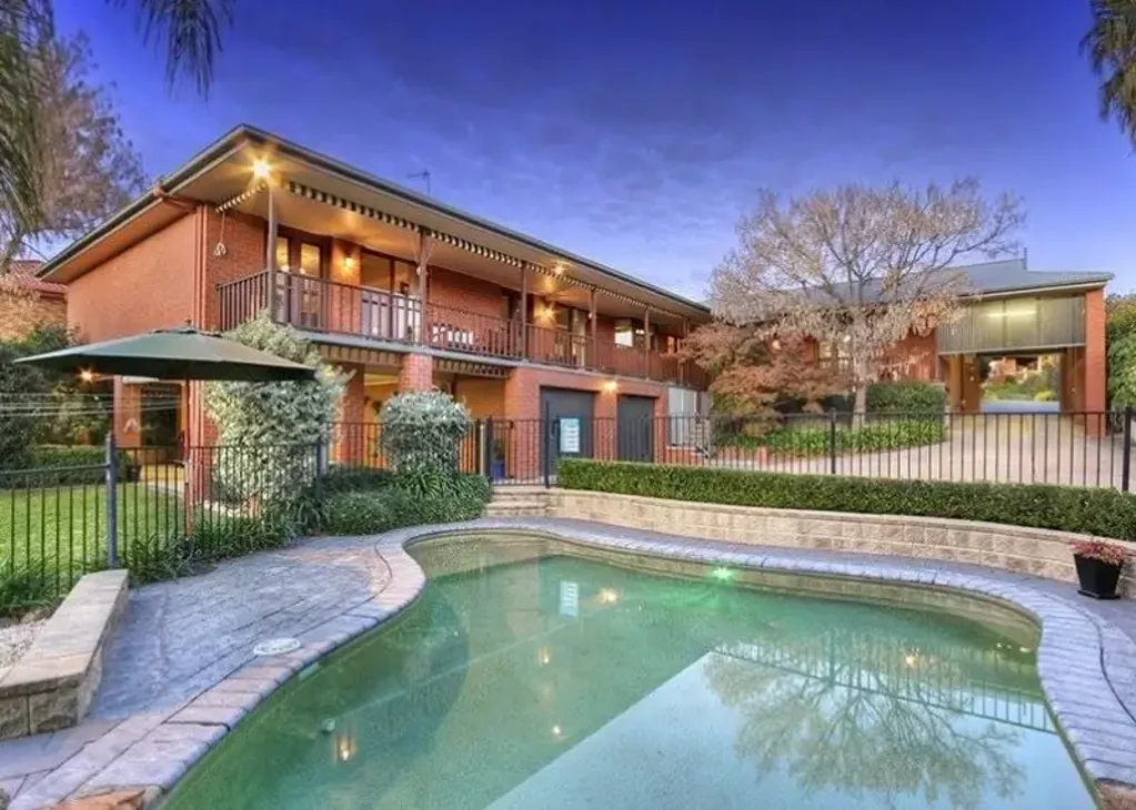 Tolland 4ਬੈੱਡਰੂਮ Charming and Elegant Family Home in Sought-After Tolland Heights, Wagga Wagga