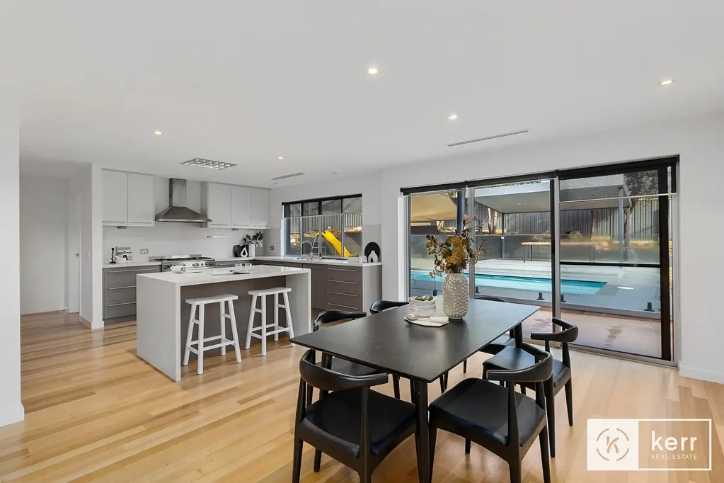 Cobram 4 Bedroom Modern Riverside Retreat with Ultimate Entertaining Appeal