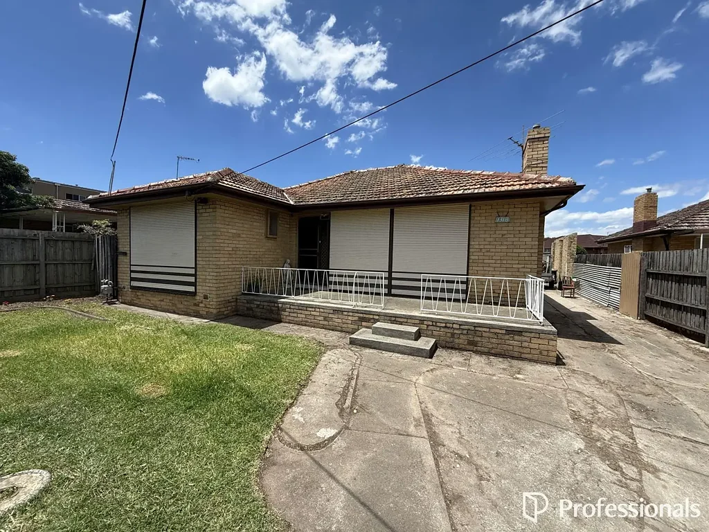 Fawkner 3Kwarto WELL PRESENTED 3 BEDROOM HOME WITH LARGE BRICK GARAGE AND OUTSTANDING PROSPECTS STCA