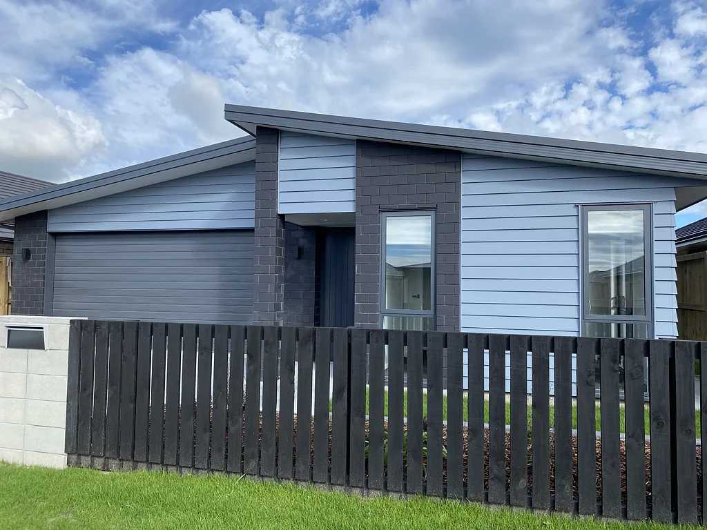 STUNNING NEW HOME