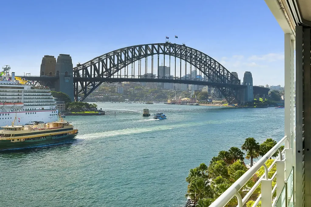 World-Class Luxury & Iconic Views in the Bennelong