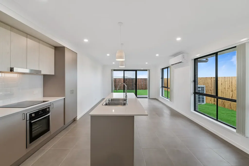 SPACIOUS AND STYLISH 3 BEDROOM FAMILY HOME