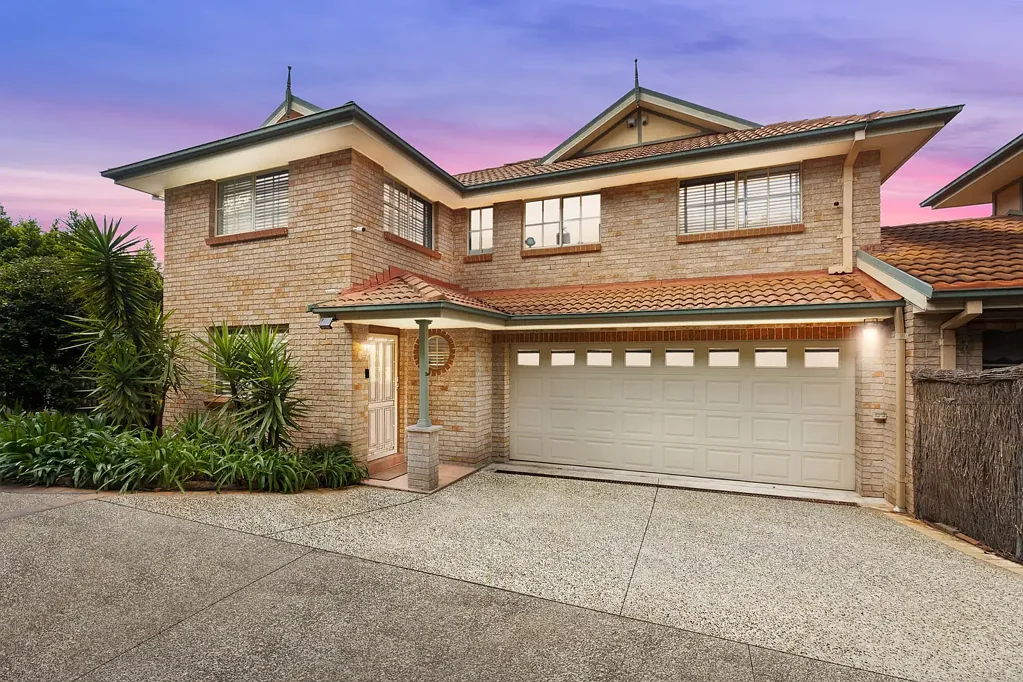 Cherrybrook 5غرفة نوم Renovated Family Residence // 250 metre walk to Cherrybrook Metro