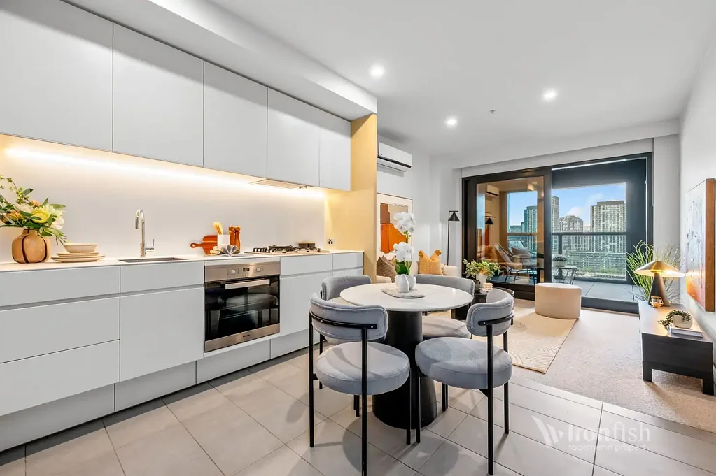 Docklands 2房 河景壮丽 开放式布局 现代厨房 私人阳台 滨水便利 设施豪华 Embrace Relaxed Waterfront Living in the Heart of Docklands