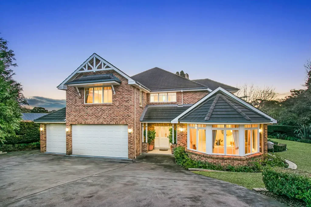 Castle Hill 6 Bedroom Grand living on expansive 1012 sqm