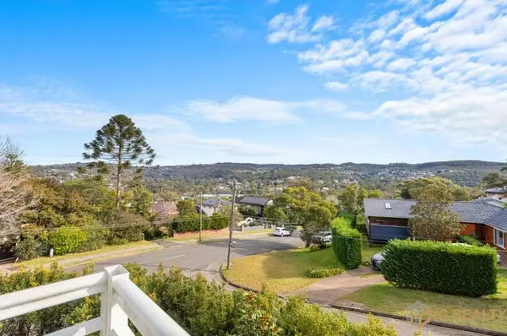 Northern Beaches Elegant Family Living Style | 4 bedroom, 3 bathroom, + 1 office room , 2 carparking (Energy Bills included)