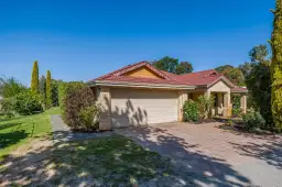 8 Willcox Street, Chidlow