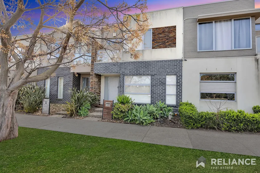Caroline Springs 3ਬੈੱਡਰੂਮ Ideal for first or second home buyers seeking a vibrant, well-connected location