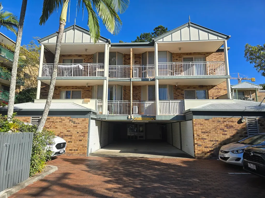 FURNISHED + EXCELLENT LOCATION!