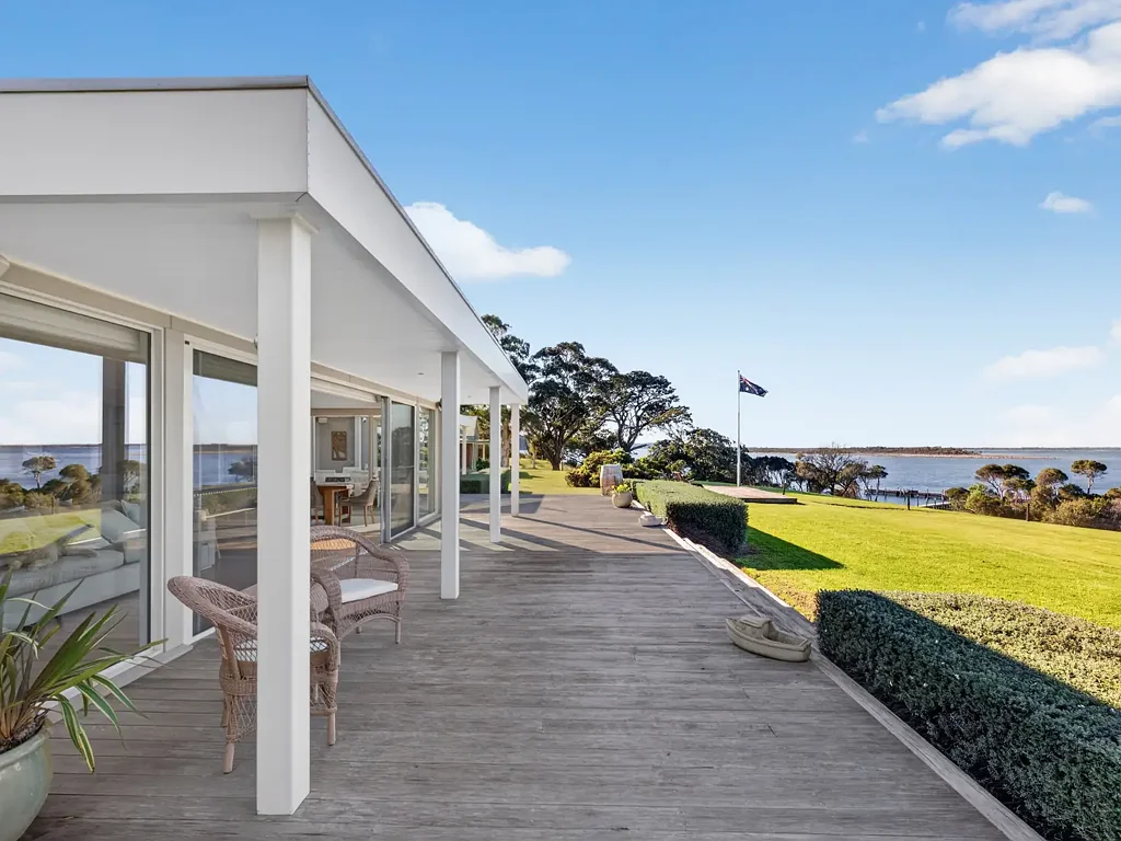 Nungurner 6ਬੈੱਡਰੂਮ Iconic Metung Waterfront Residence with Private Jetty