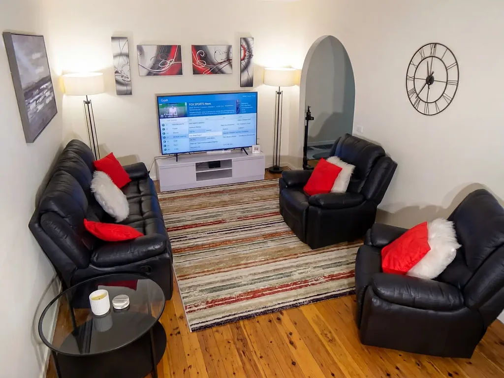 Two bedrooms for lease in a shared household in Muswellbrook, NSW - x1 @ $280/week and x1 @$290 rent per week, fully furnished, most bills included