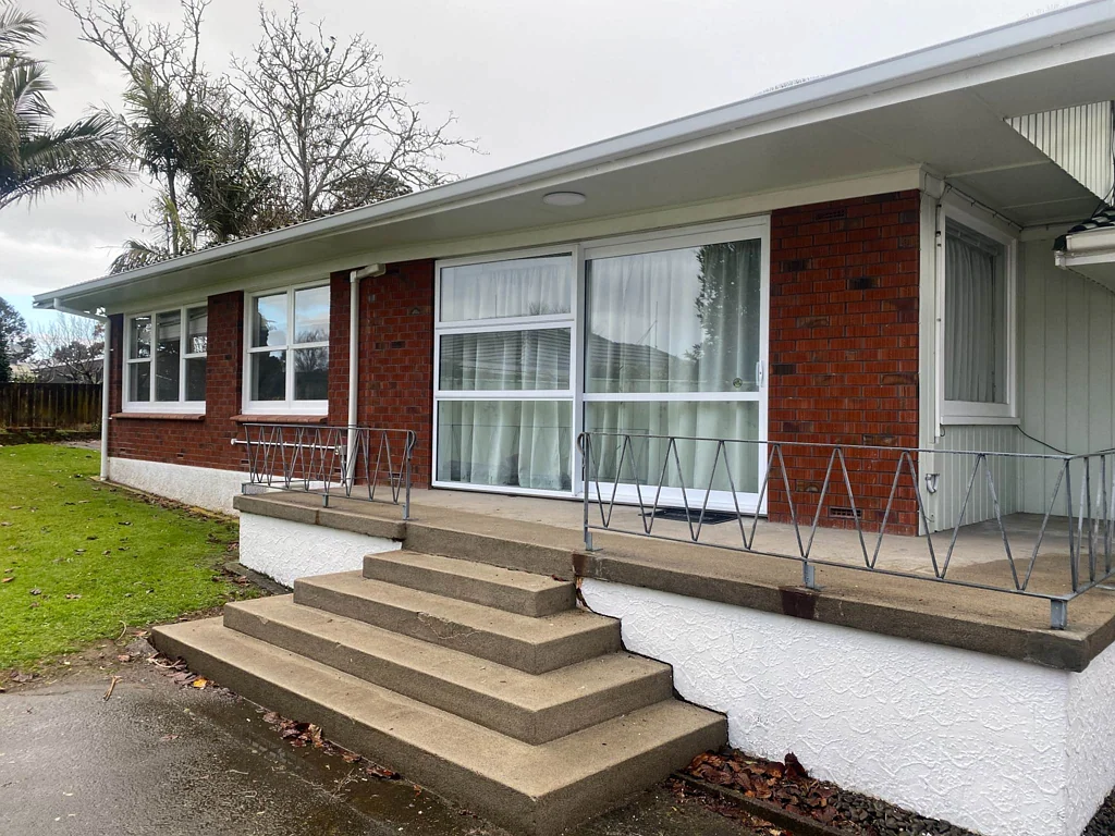 Lovely family home in Opaheke - rent includes ...
