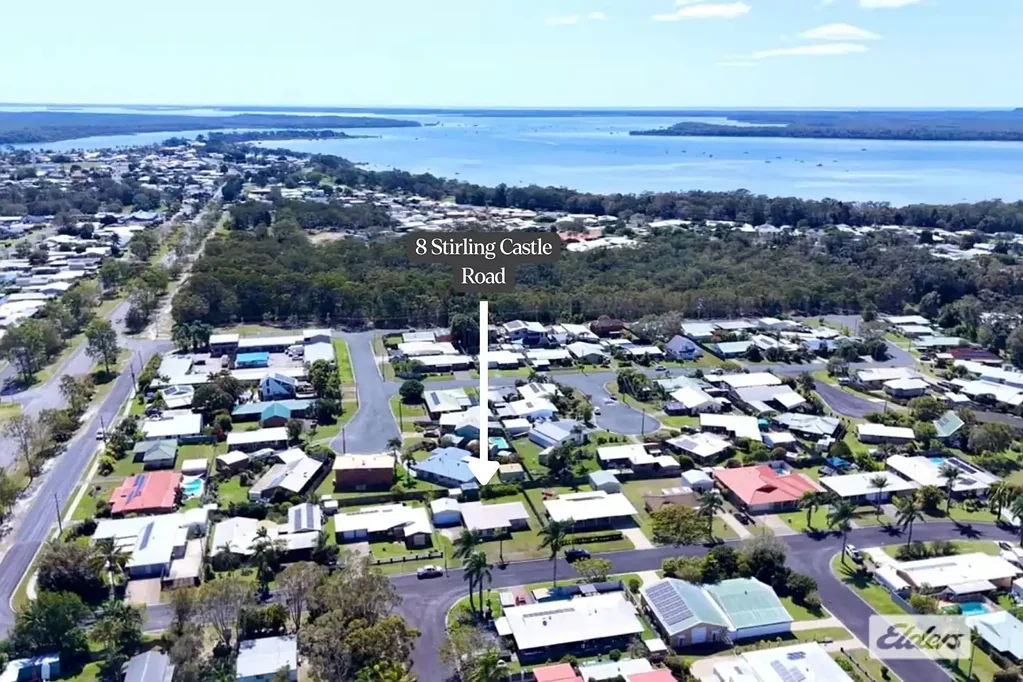 Tin Can Bay 3房  A Practical Home with Exceptional Garaging in the Heart of Tin Can Bay!