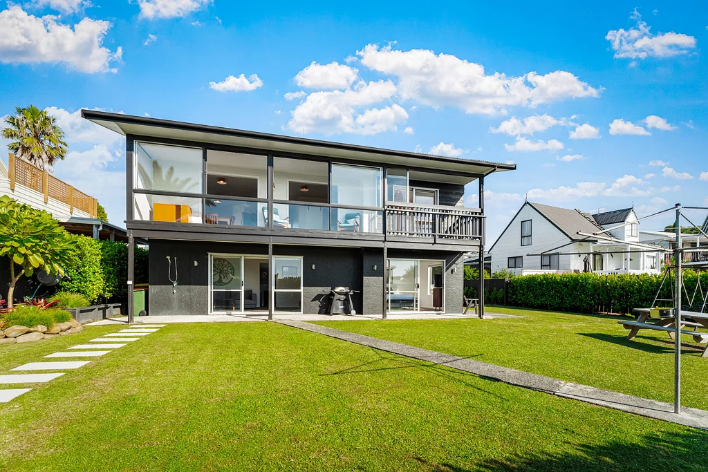 Snells Beach 2Moenga Sunny, Spacious & Move-In Ready