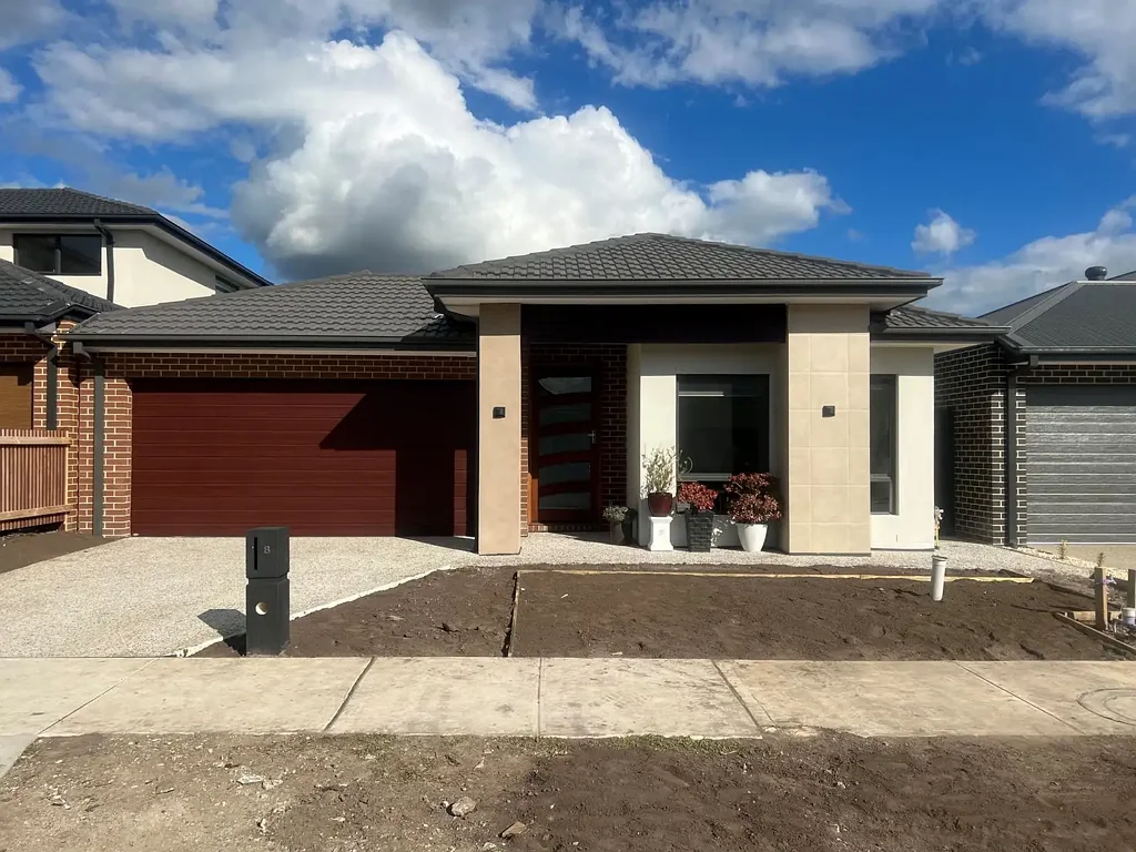 Modern Four-Bedroom Family Home in Smiths Lane Estate!!