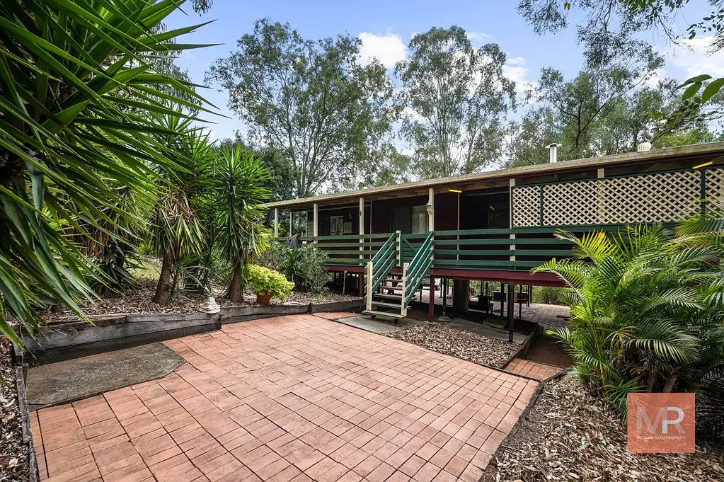 1.5 Acres with room for a Pony & Pets.