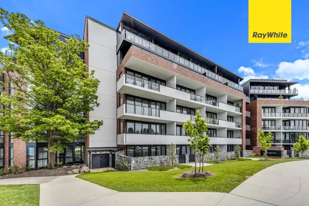 LUXURIOUS AND SOPHISTICATED IN RENAISSANCE! - Furnished Apartment