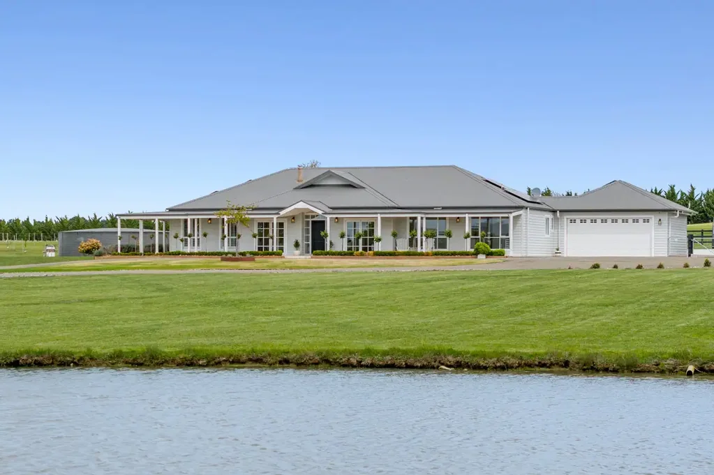 Gisborne 4部屋 Picturesque Country Estate Offering Luxury and Family Comfort