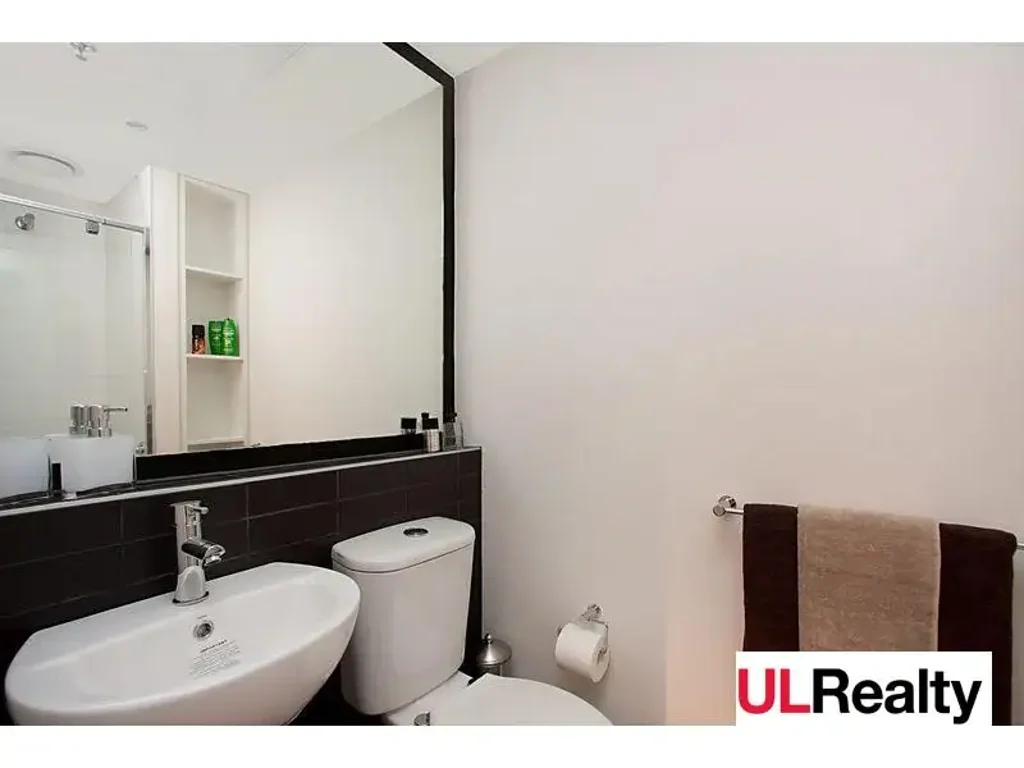 North Melbourne 1બેડરૂમ Student only investment at $158-173,000