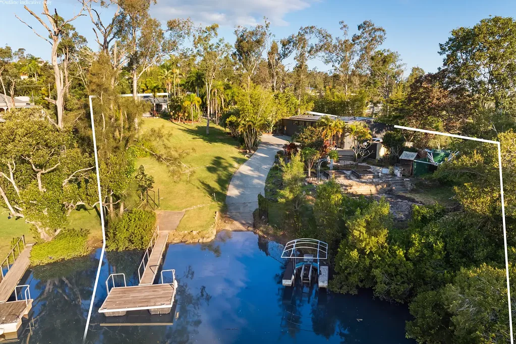 Helensvale 4कमरा Exceptional Development Opportunity! Acreage Land with Large Shed, Hobby Garden and Water Access