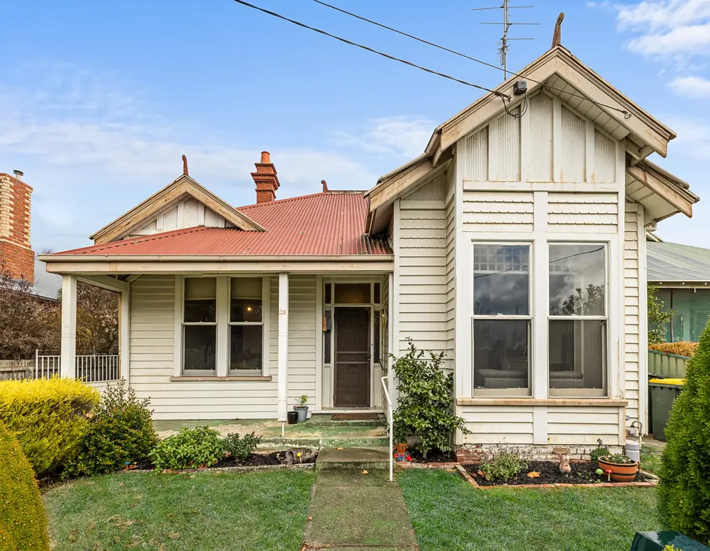 Ballarat Central 3房  Victorian Charm with Endless Potential in Prime Ballarat Central Location