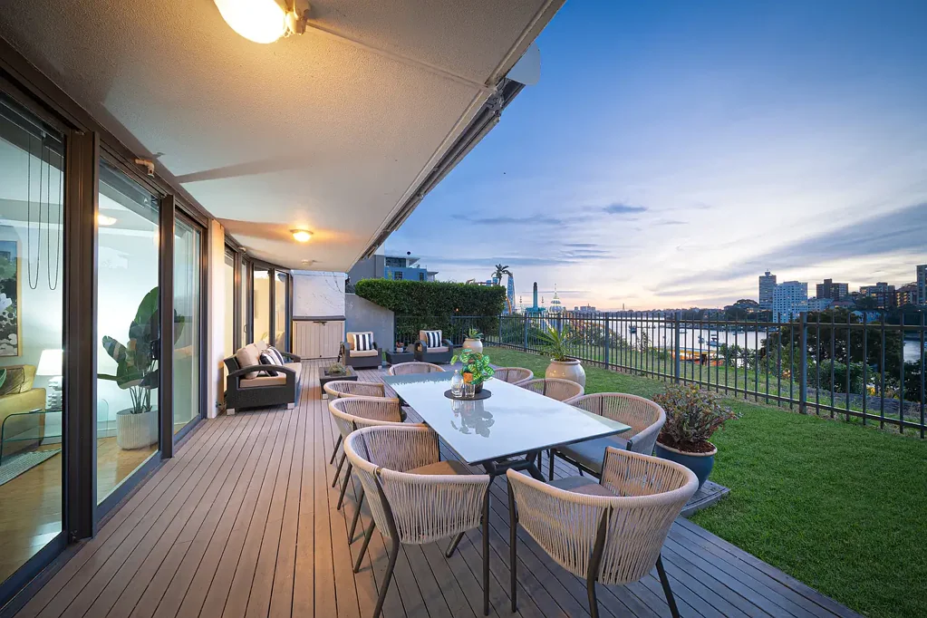Milsons Point 3房 Lavender Bay景致 私人花园露台 同层电梯直达 礼宾服务 健身游泳设施 黄金步行位置 A Rare Offering of Harbourside Elegance