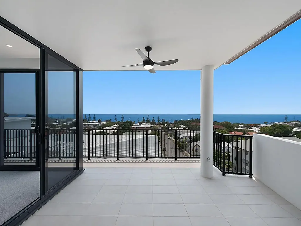 Coastal Chic: Premium Ocean View Apartment with Resort-Style Living