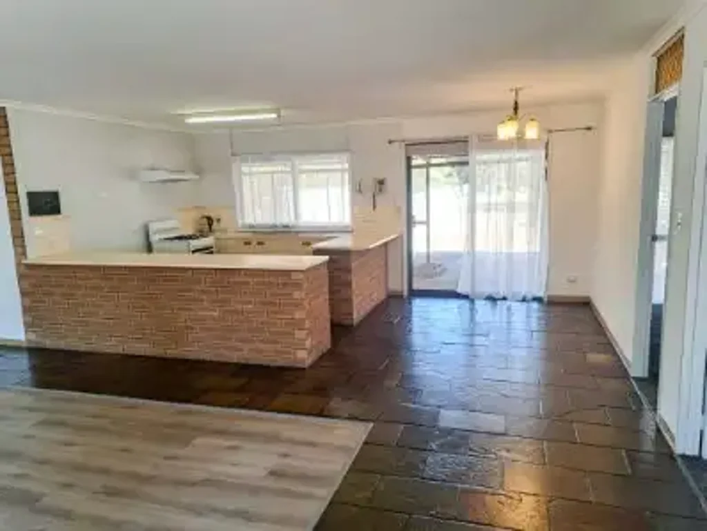 6 Hay Street, Savernake, NSW 2646