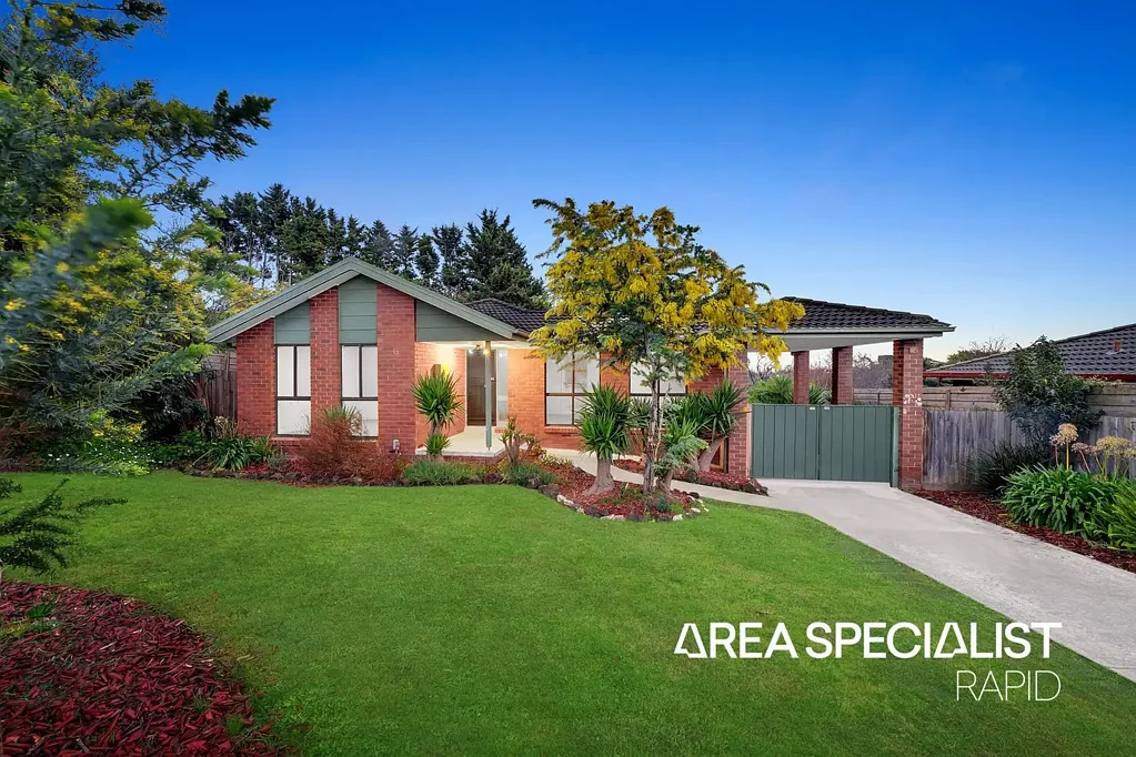 Hampton Park 3房 宽敞地块704sqm 中心地带 3卧1浴 车棚便利 步行生活圈 Charming and Cozy Living!